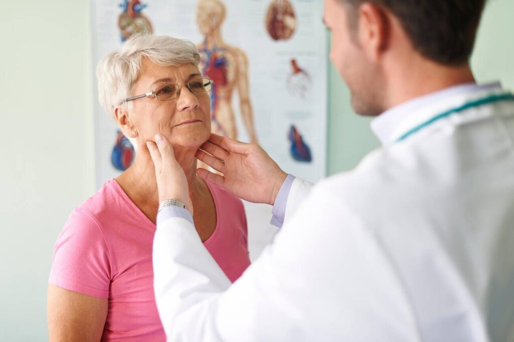 common causes and symptoms of sore throat and tonsillitis